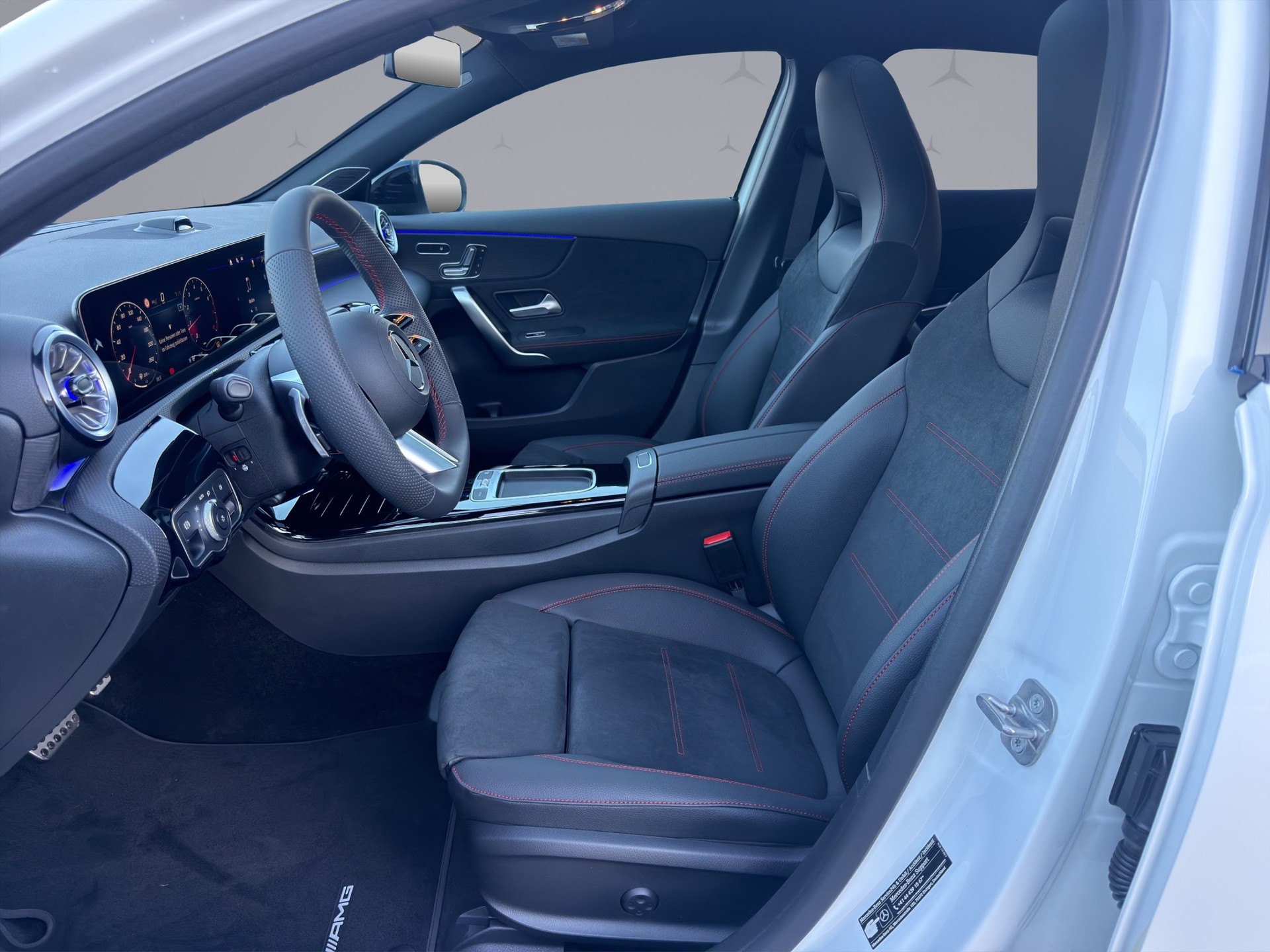 MERCEDES-BENZ A-Klasse W177 A 200 Night Star AMG Line-image-8
