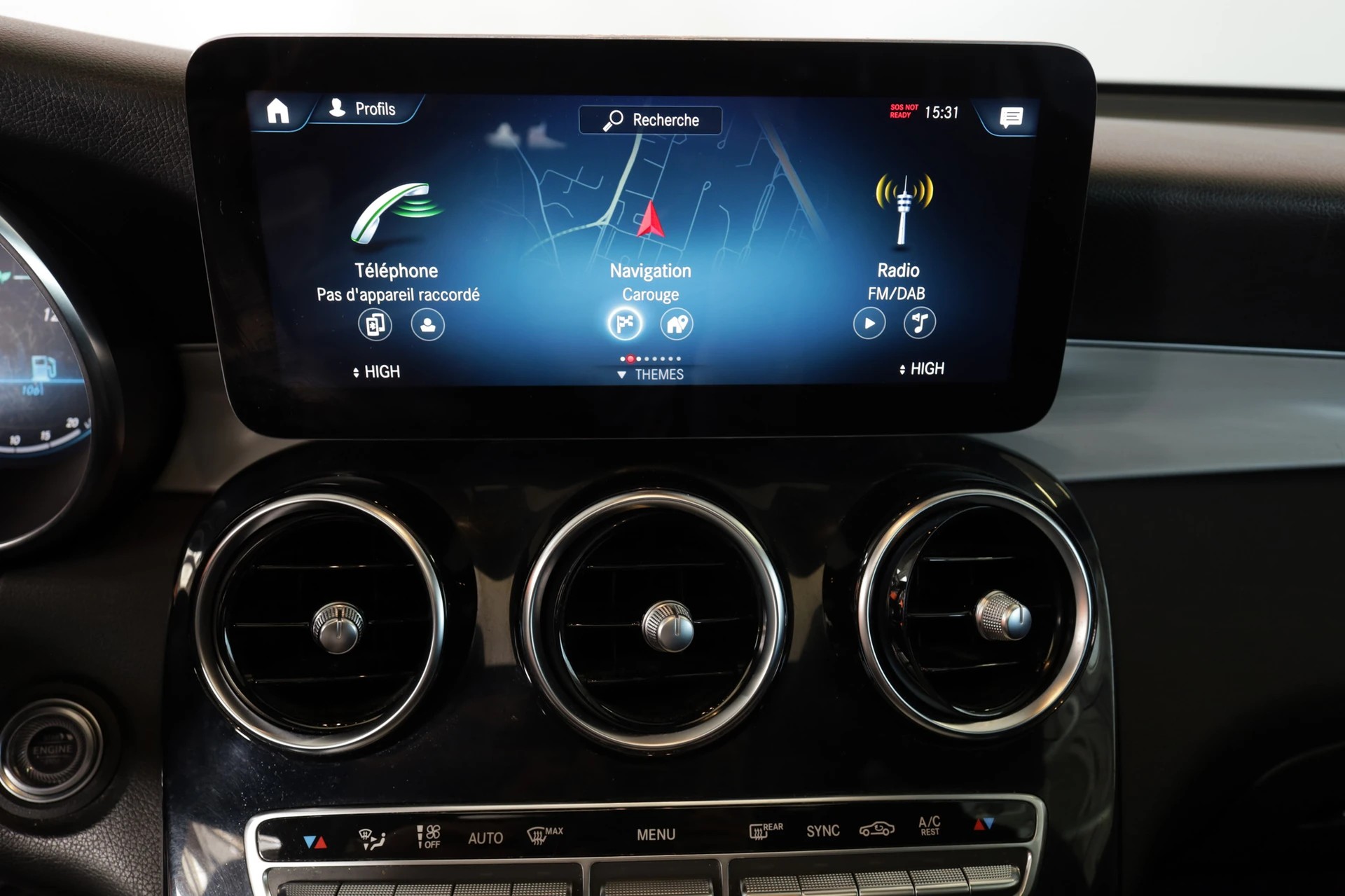 MERCEDES-BENZ GLC 200 AMG Line 4Matic 9G-Tronic • Toit panoramique • Burmester • Pack Sport Black-image-16