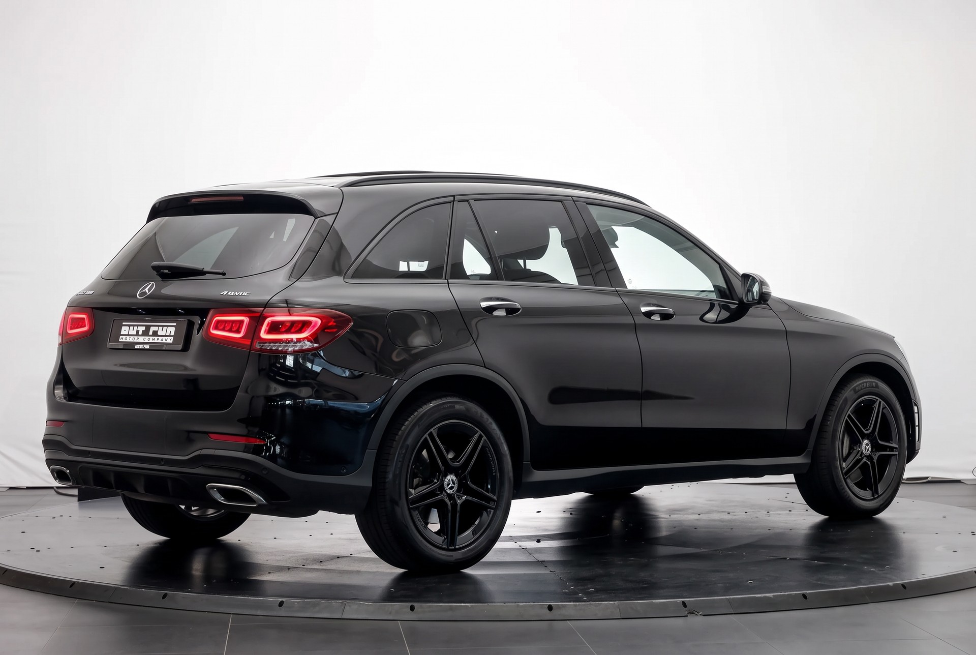 MERCEDES-BENZ GLC 200 AMG Line 4Matic 9G-Tronic • Toit panoramique • Burmester • Pack Sport Black-image-7
