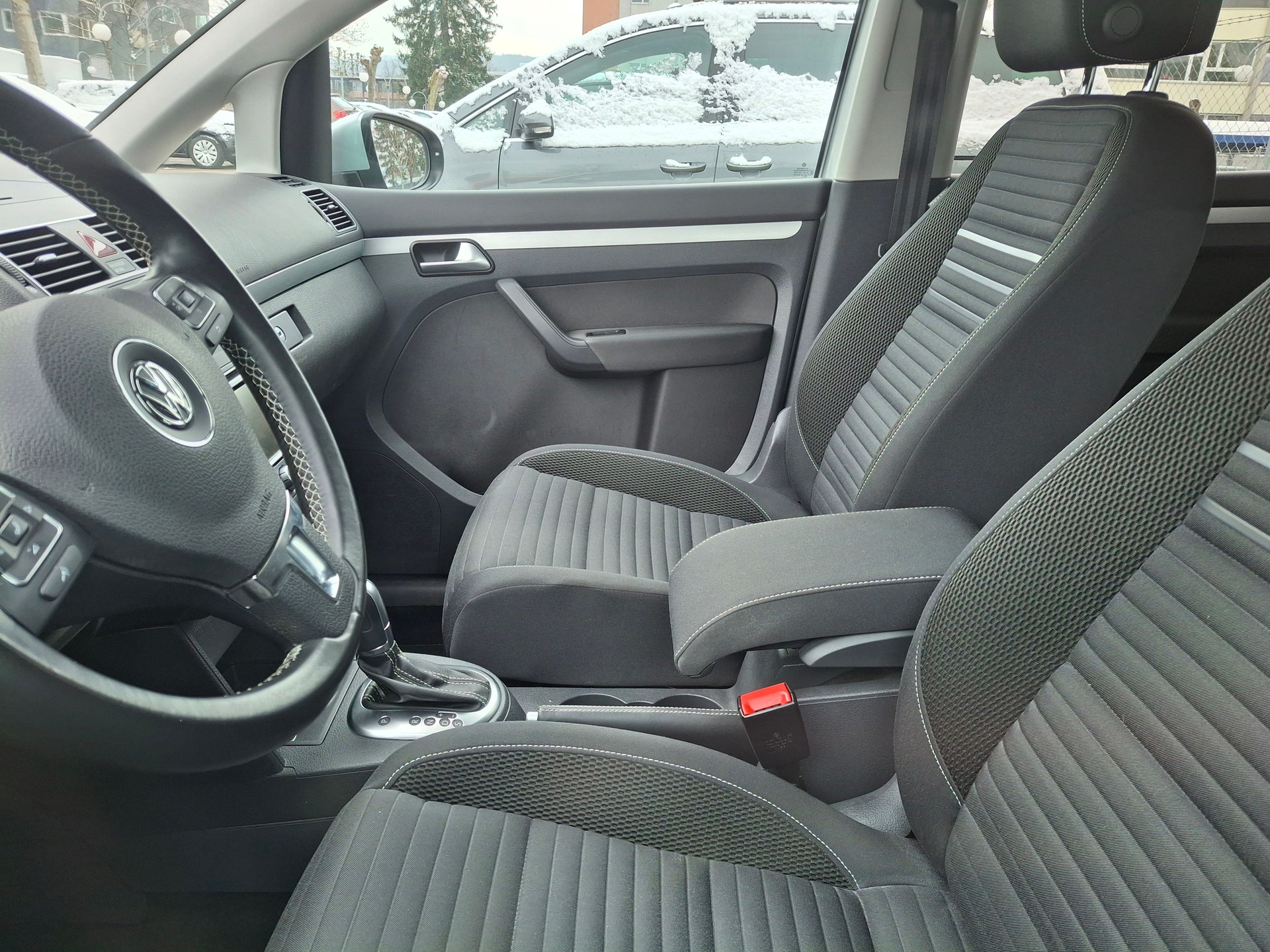 VW Touran 1.4 TSI Cup DSG-image-13