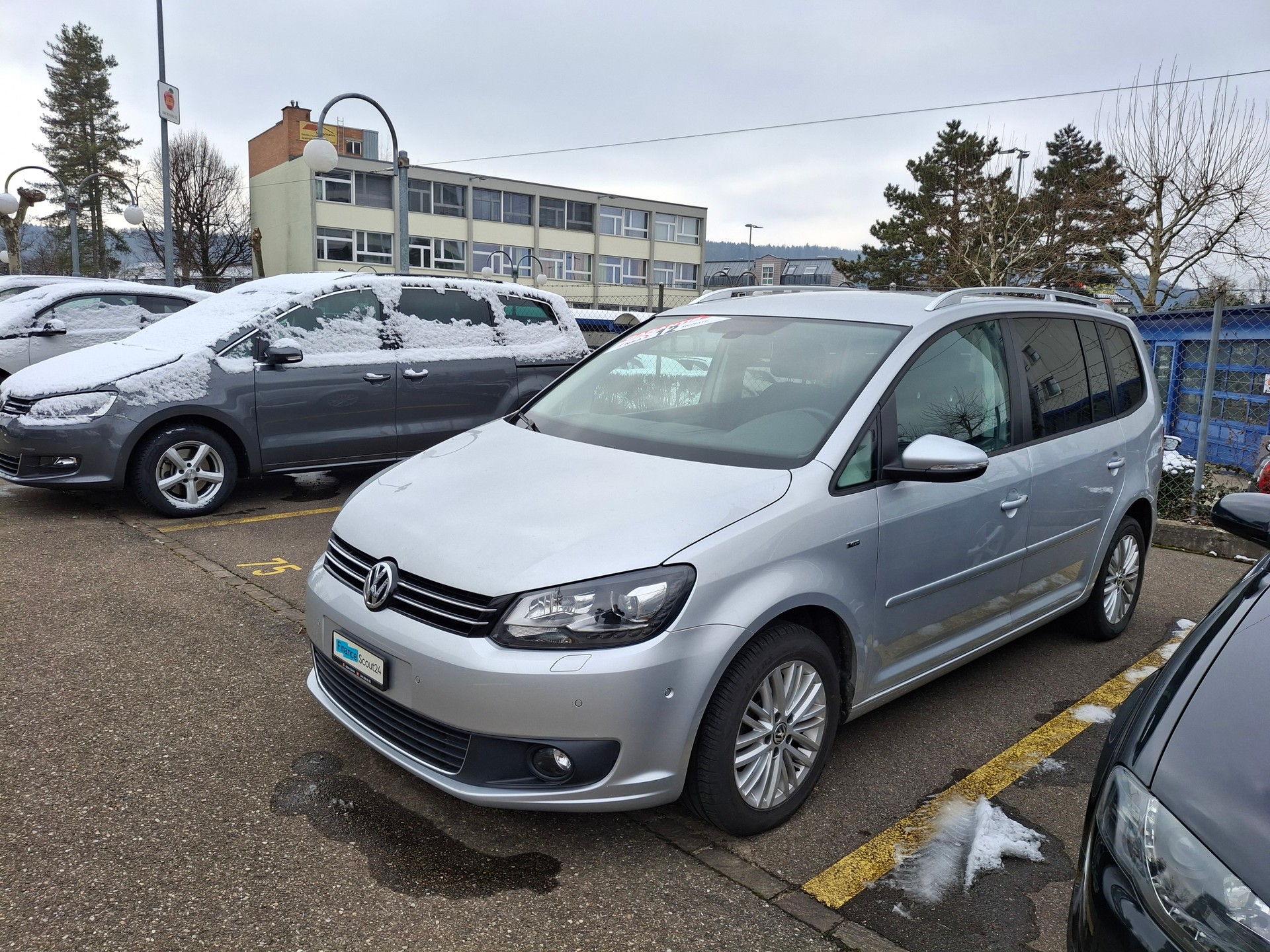 VW Touran 1.4 TSI Cup DSG-showroom-element-1
