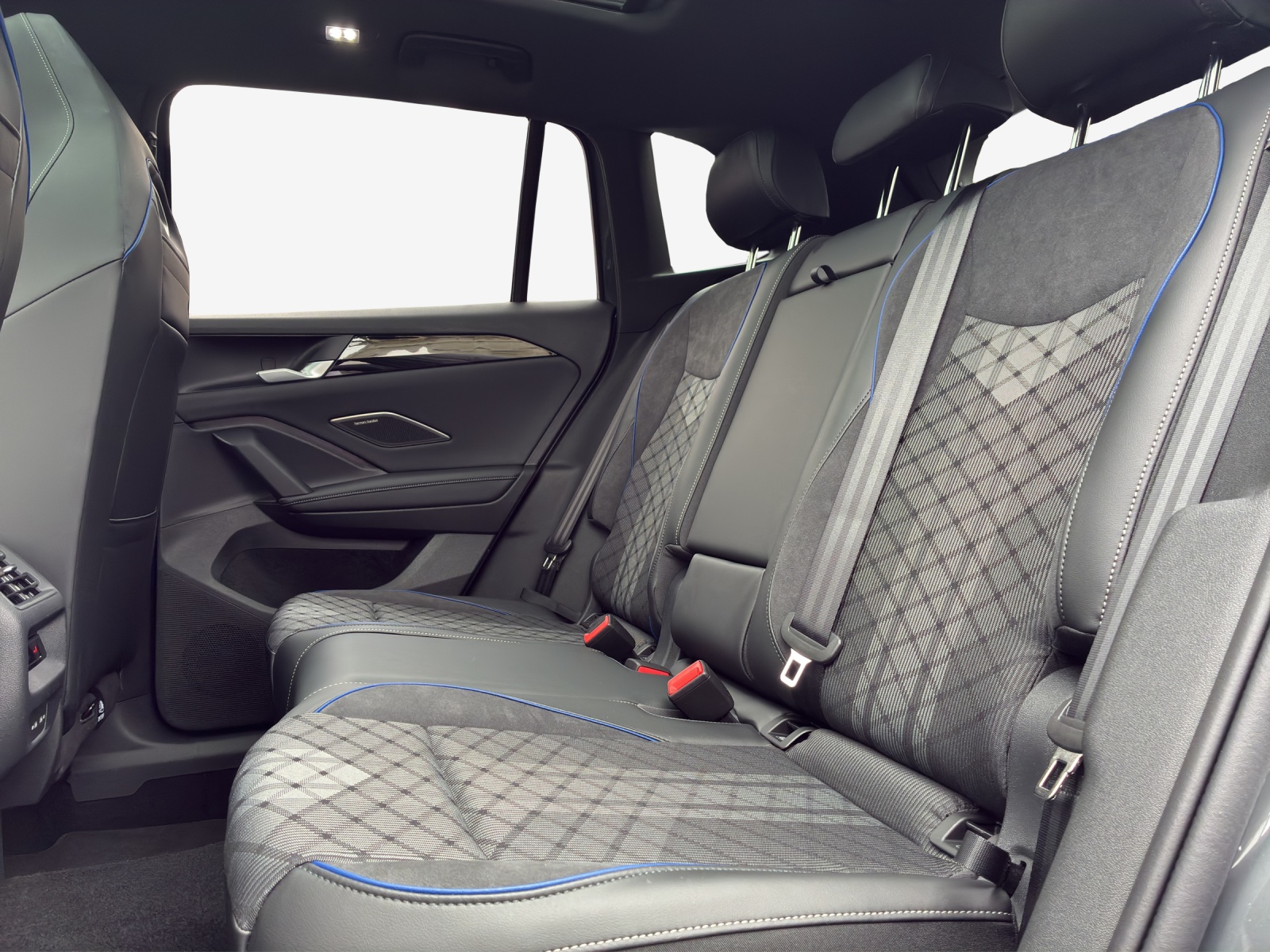 VW Tiguan 2.0 TSI DSG R-Line 4Motion-image-11