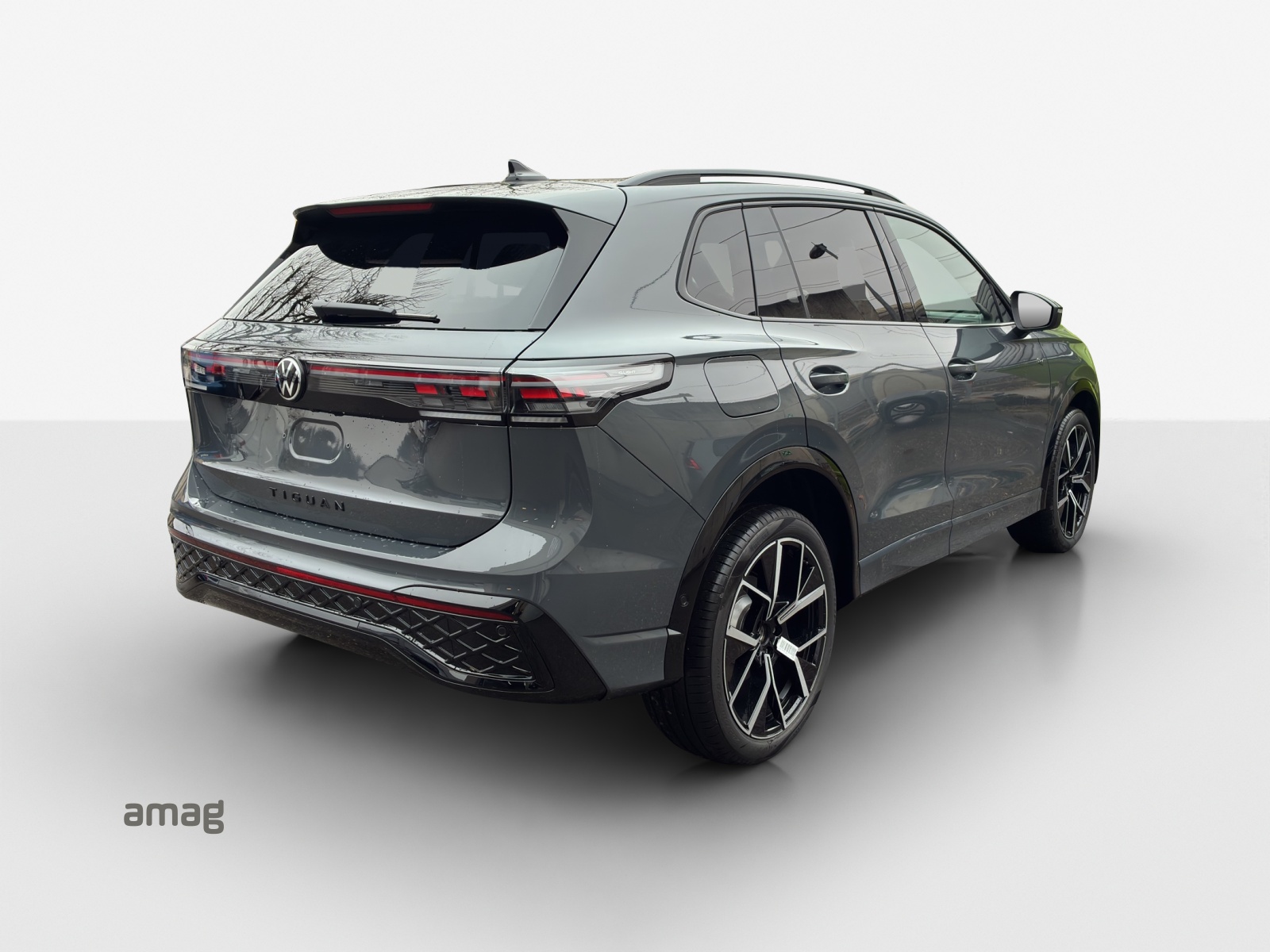 VW Tiguan 2.0 TSI DSG R-Line 4Motion-image-4