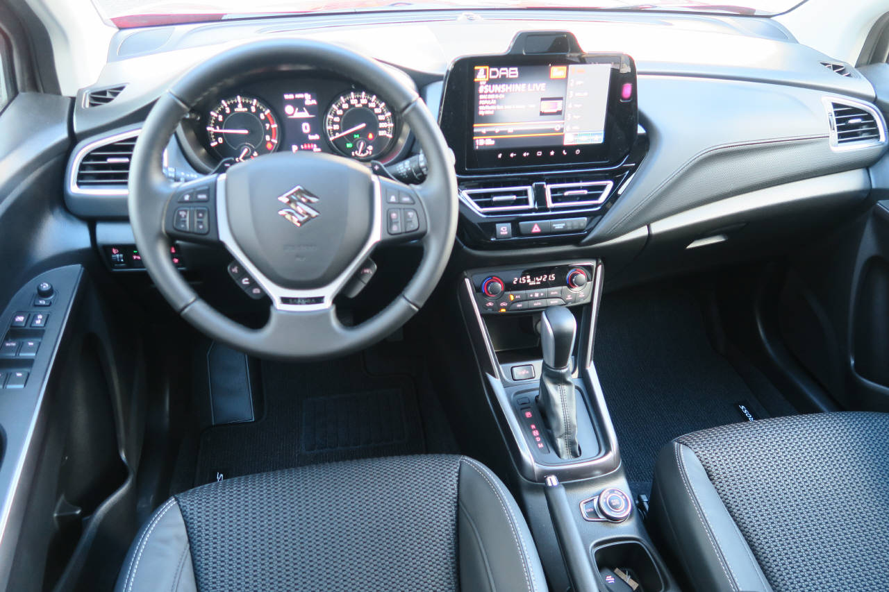 SUZUKI S-Cross 1.4 T Sakura Top Hybrid 4x4-image-4