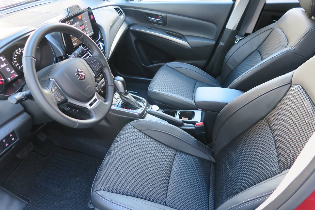 SUZUKI S-Cross 1.4 T Sakura Top Hybrid 4x4-showroom-element-3