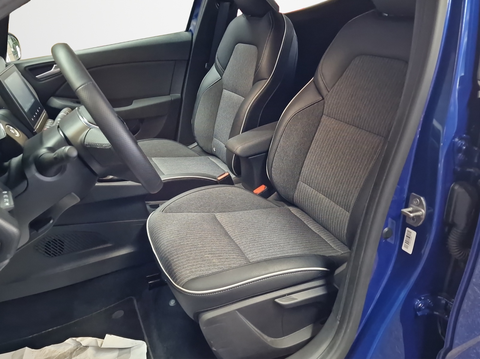 MITSUBISHI COLT 1.6 HEV Intense-image-8