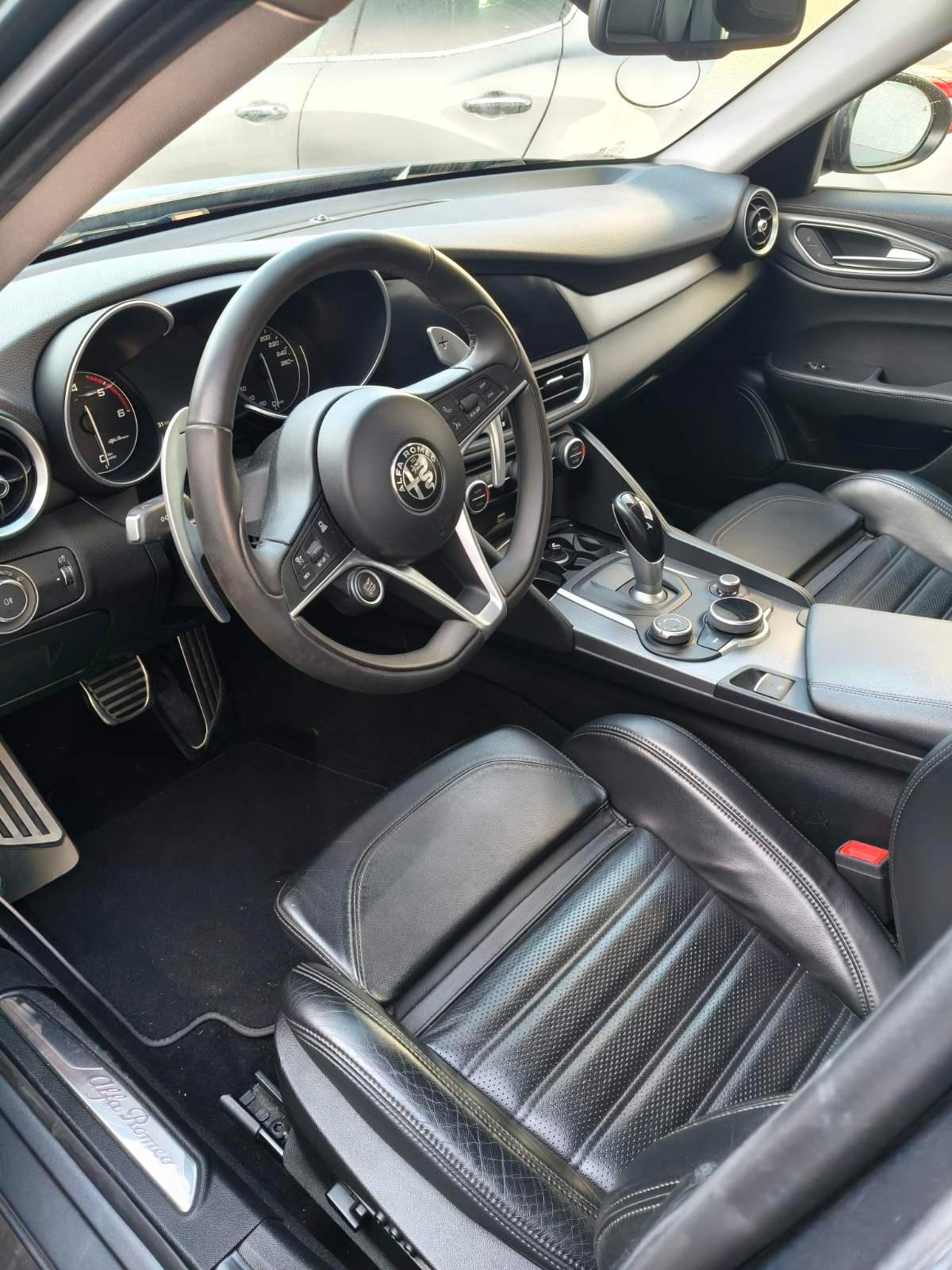 ALFA ROMEO Giulia 2.2 JTDM Veloce Q4 Automatic-showroom-element-2