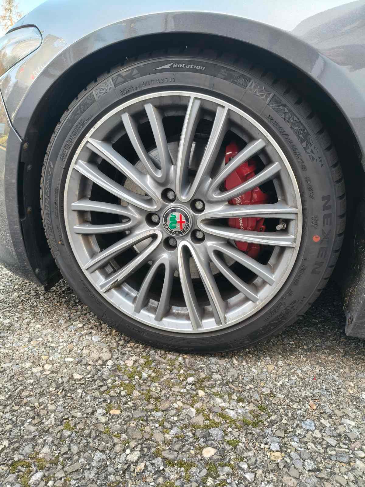 ALFA ROMEO Giulia 2.2 JTDM Veloce Q4 Automatic-image-6