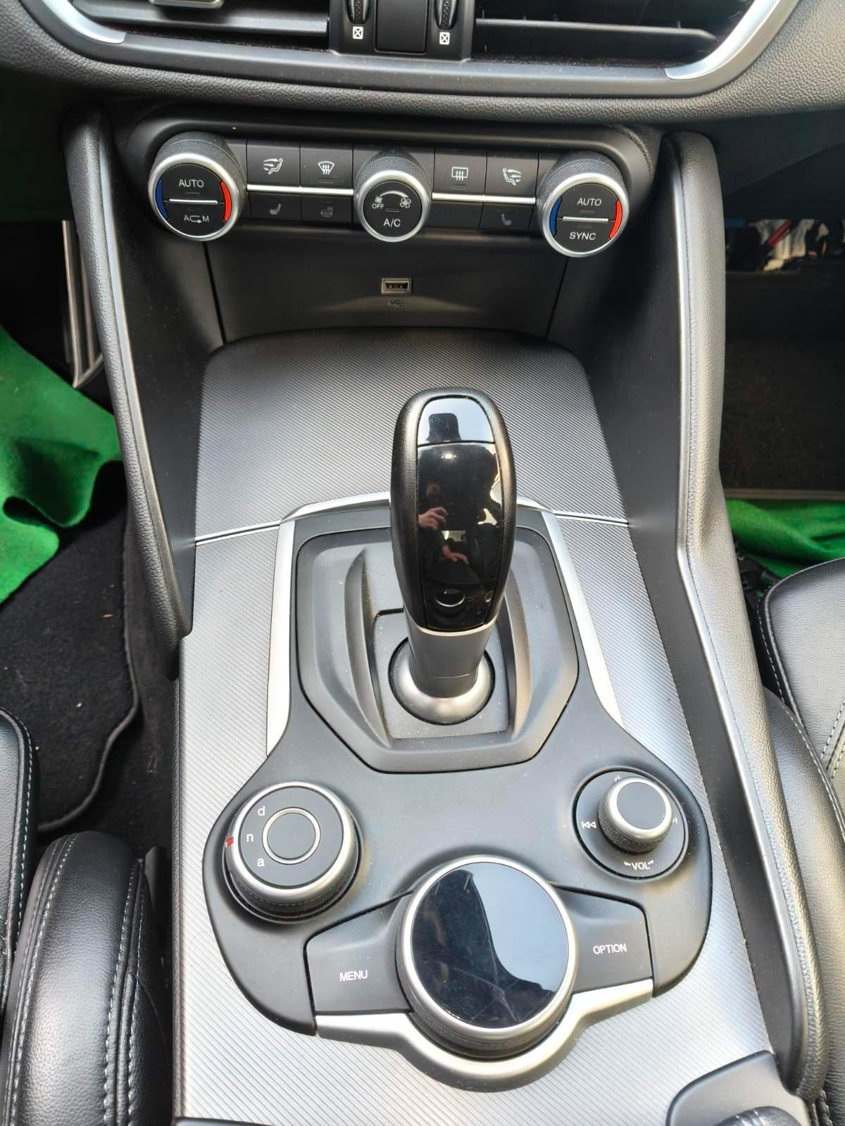 ALFA ROMEO Giulia 2.2 JTDM Veloce Q4 Automatic-image-5