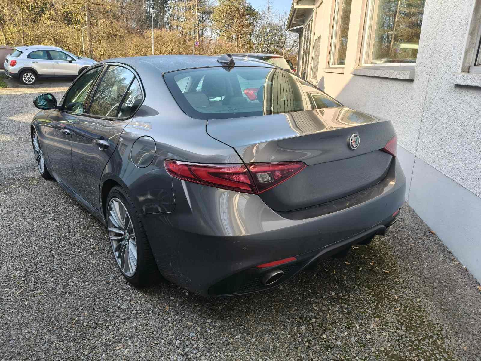 ALFA ROMEO Giulia 2.2 JTDM Veloce Q4 Automatic-showroom-element-1