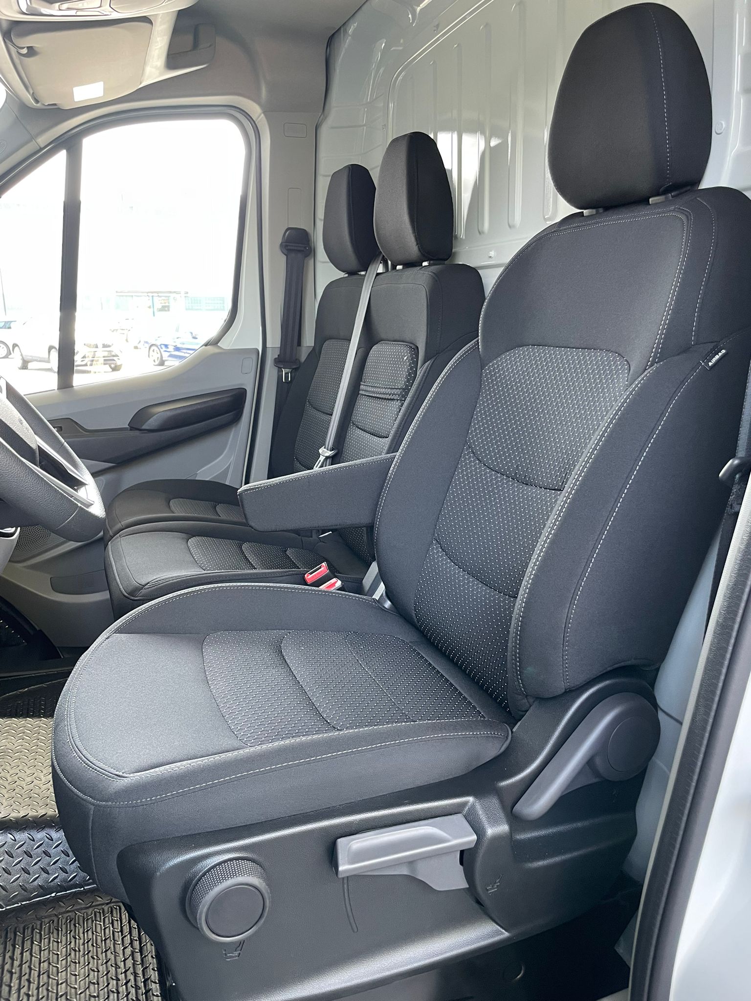 MAXUS Deliver 9 Kaw. L3H2 2.0 TD Comfort-image-6