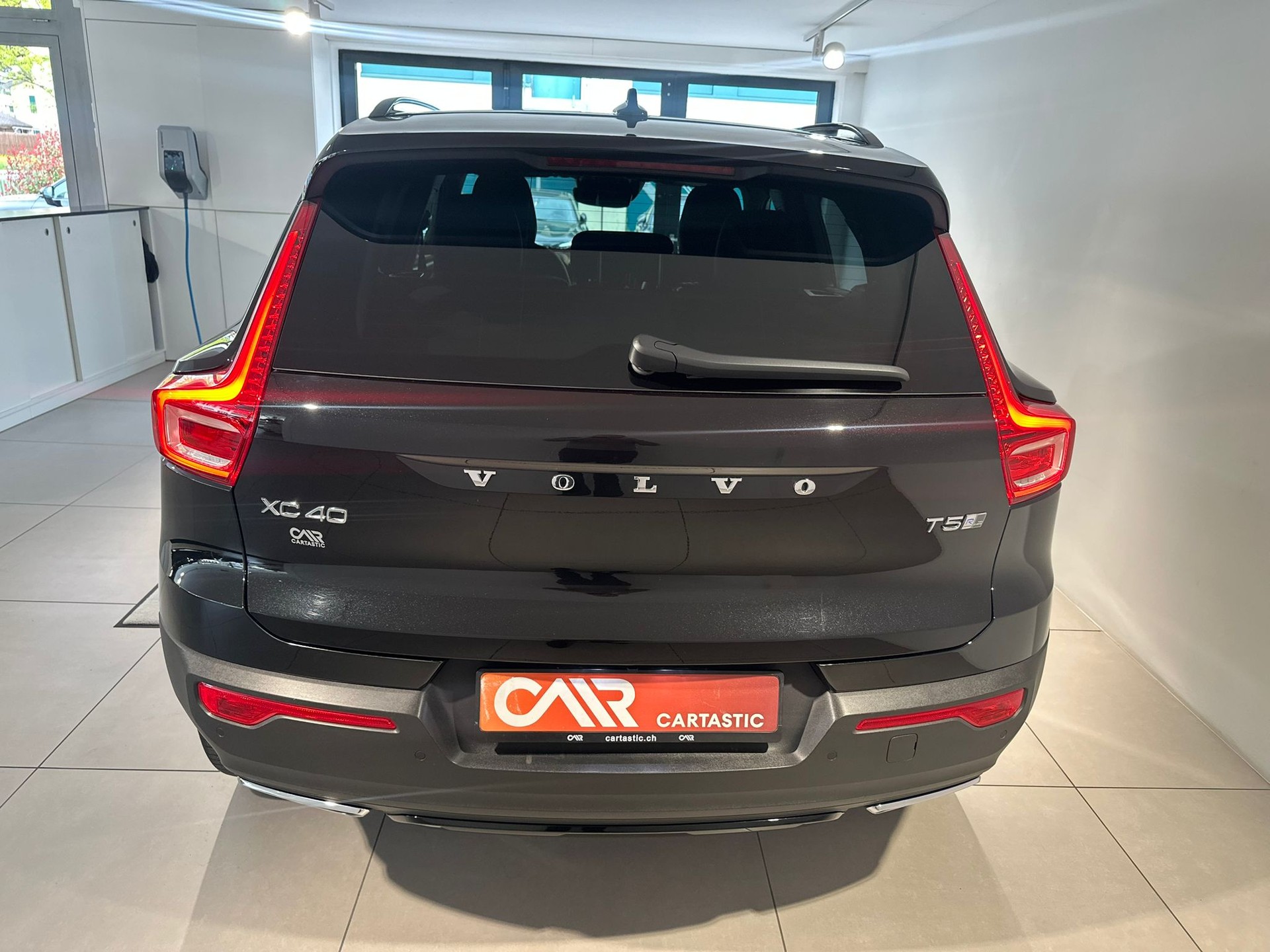 VOLVO XC40 T5 TwE R-Design-showroom-element-3