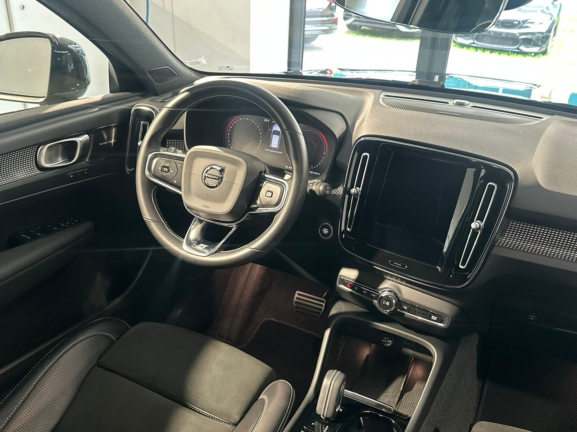 VOLVO XC40 T5 TwE R-Design-image-7