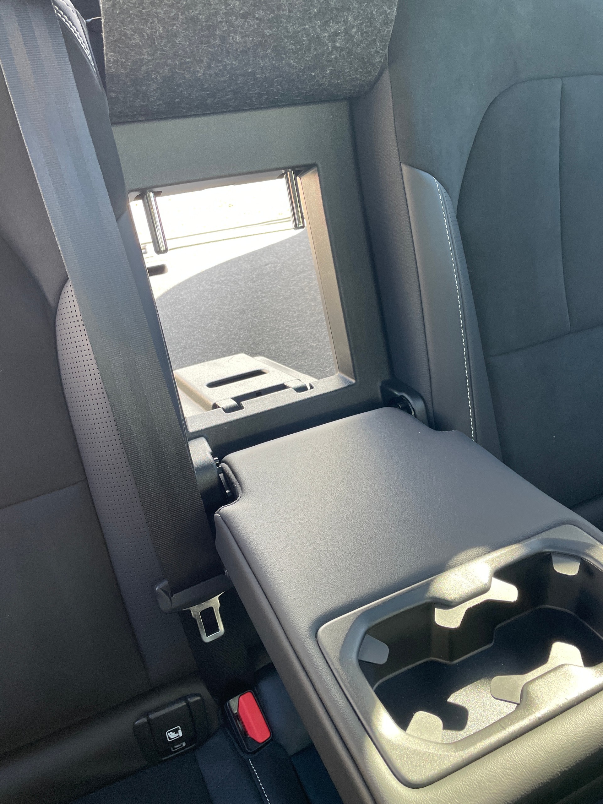 VOLVO XC40 T5 TwE R-Design-image-16