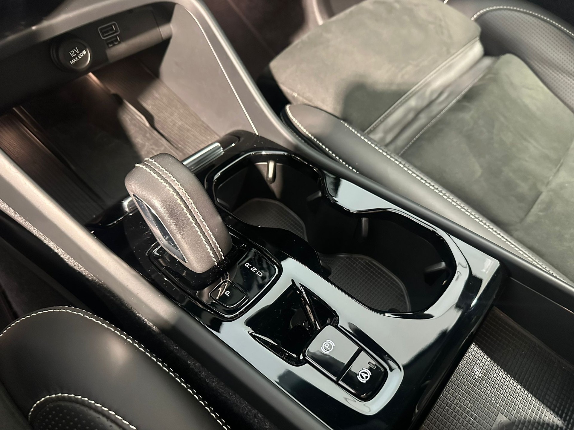 VOLVO XC40 T5 TwE R-Design-image-9