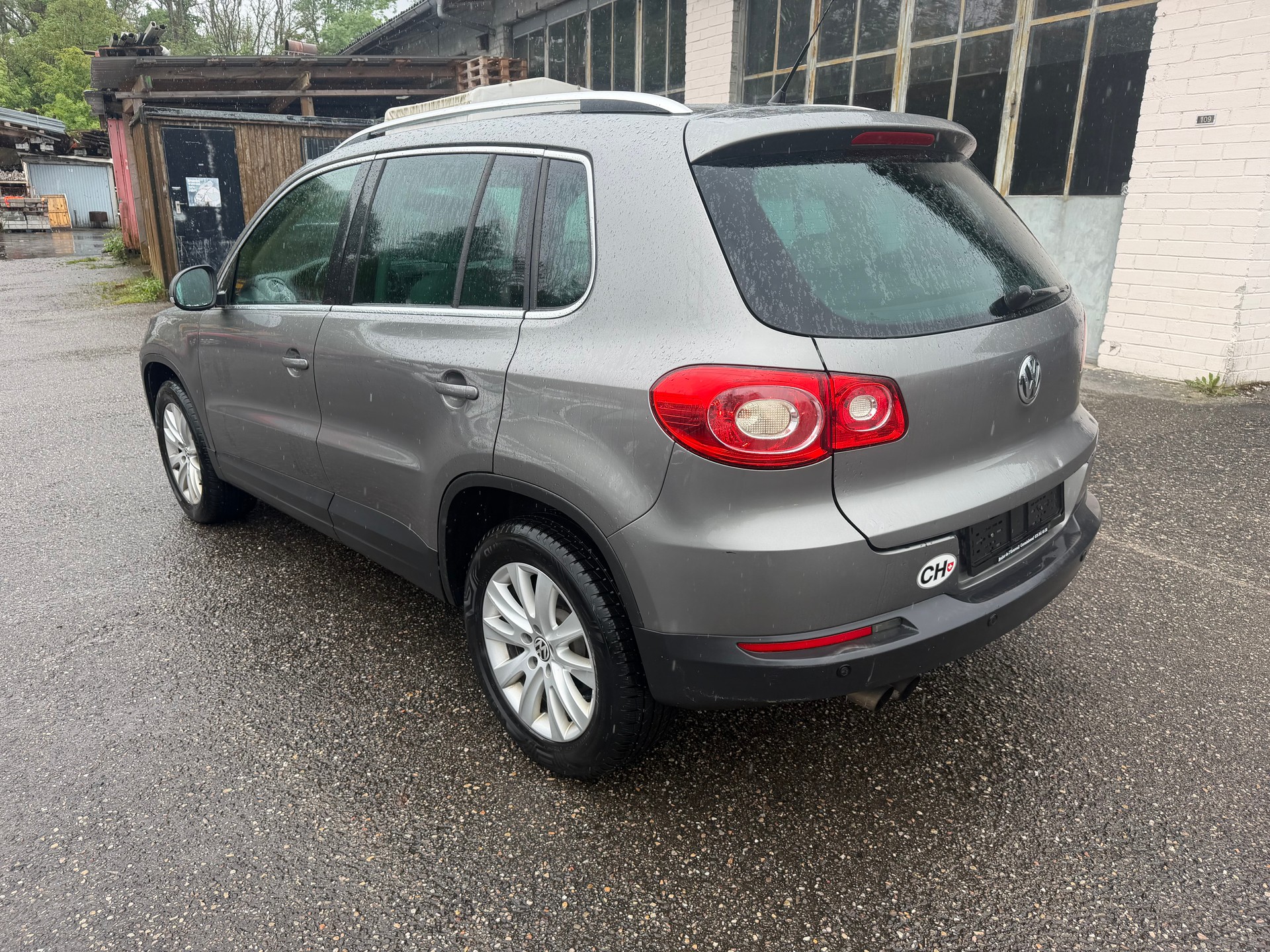 VW Tiguan 2.0 TSI Trend&Fun Tiptronic-image-3