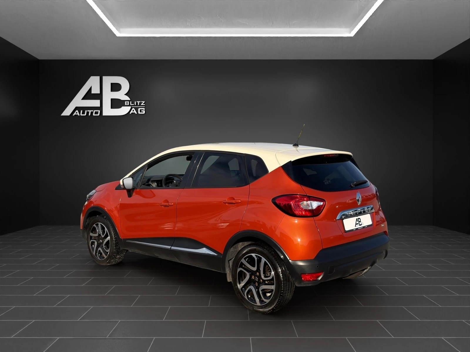 RENAULT Captur 1.2 T 16V Privilège EDC-showroom-element-2