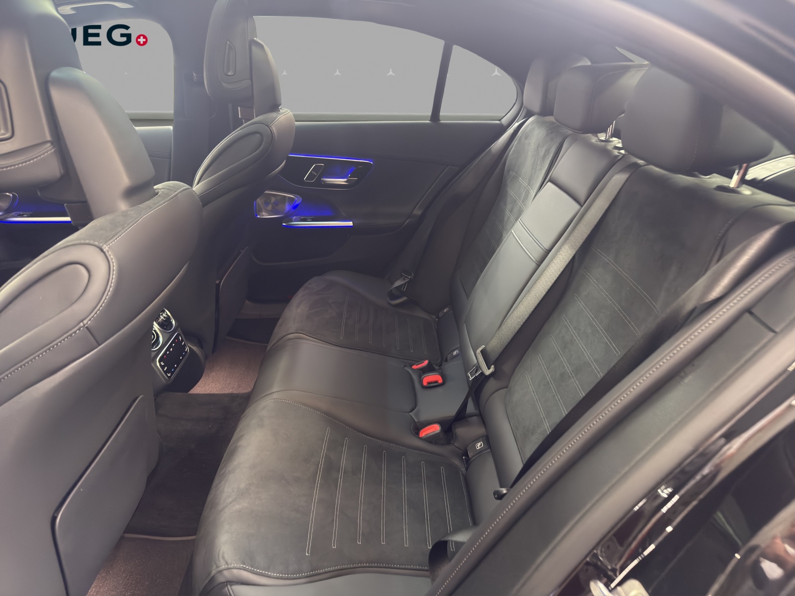 MERCEDES-BENZ C 300 4M - AMG / DISTRONIC / 360 Grad Kamera / Panorama-Dach-image-13