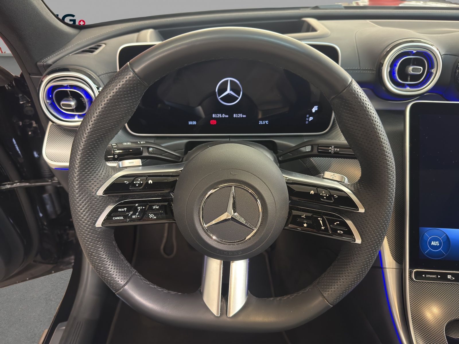 MERCEDES-BENZ C 300 4M - AMG / DISTRONIC / 360 Grad Kamera / Panorama-Dach-image-9