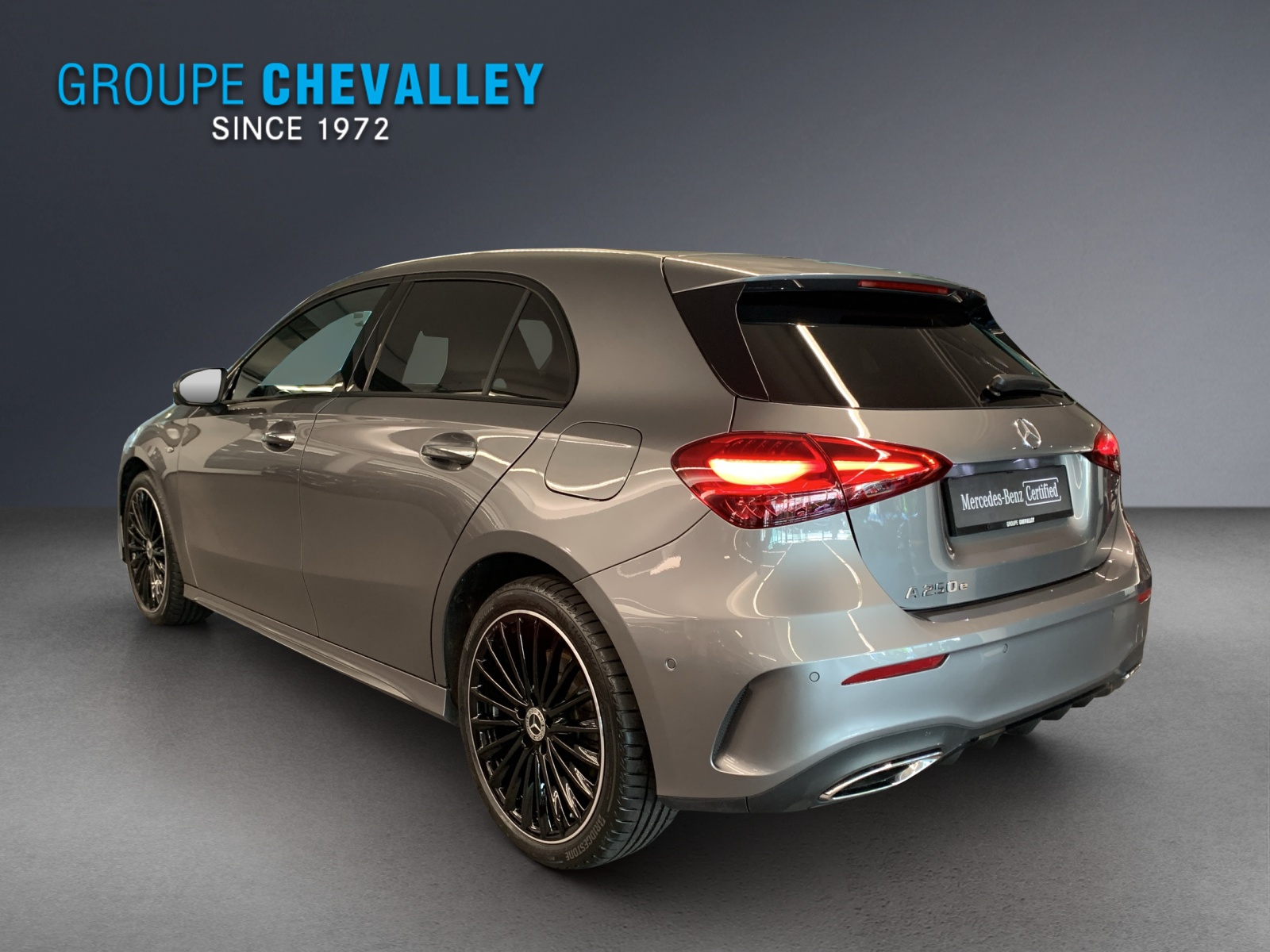 MERCEDES-BENZ A 250 e 8G-DCT-showroom-element-2
