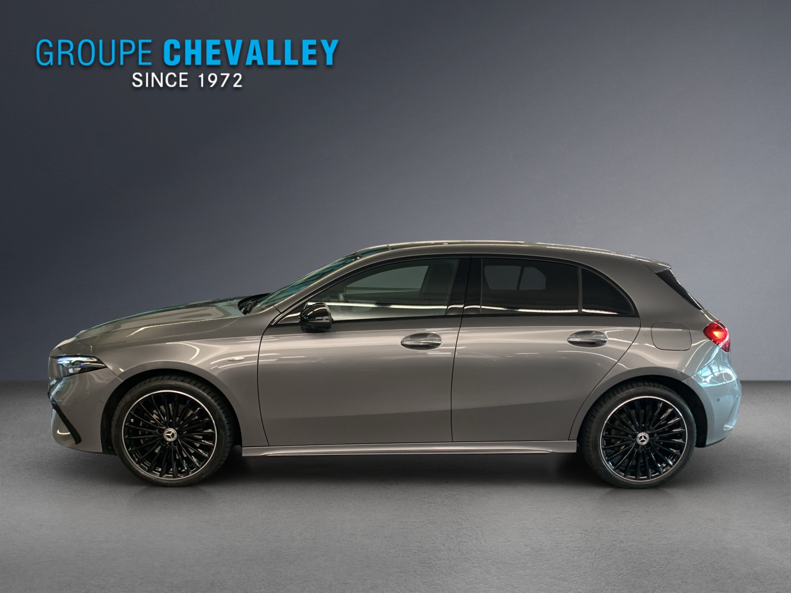 MERCEDES-BENZ A 250 e 8G-DCT-showroom-element-3