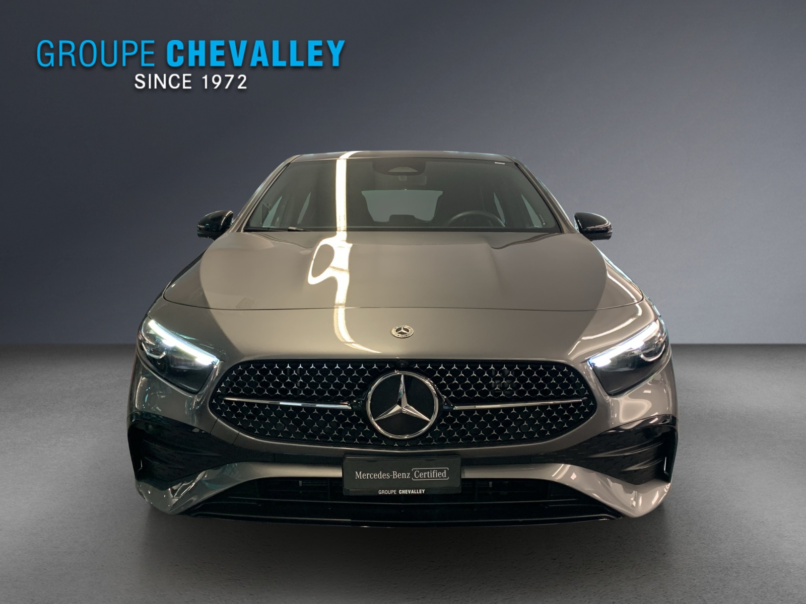 MERCEDES-BENZ A 250 e 8G-DCT-showroom-element-1