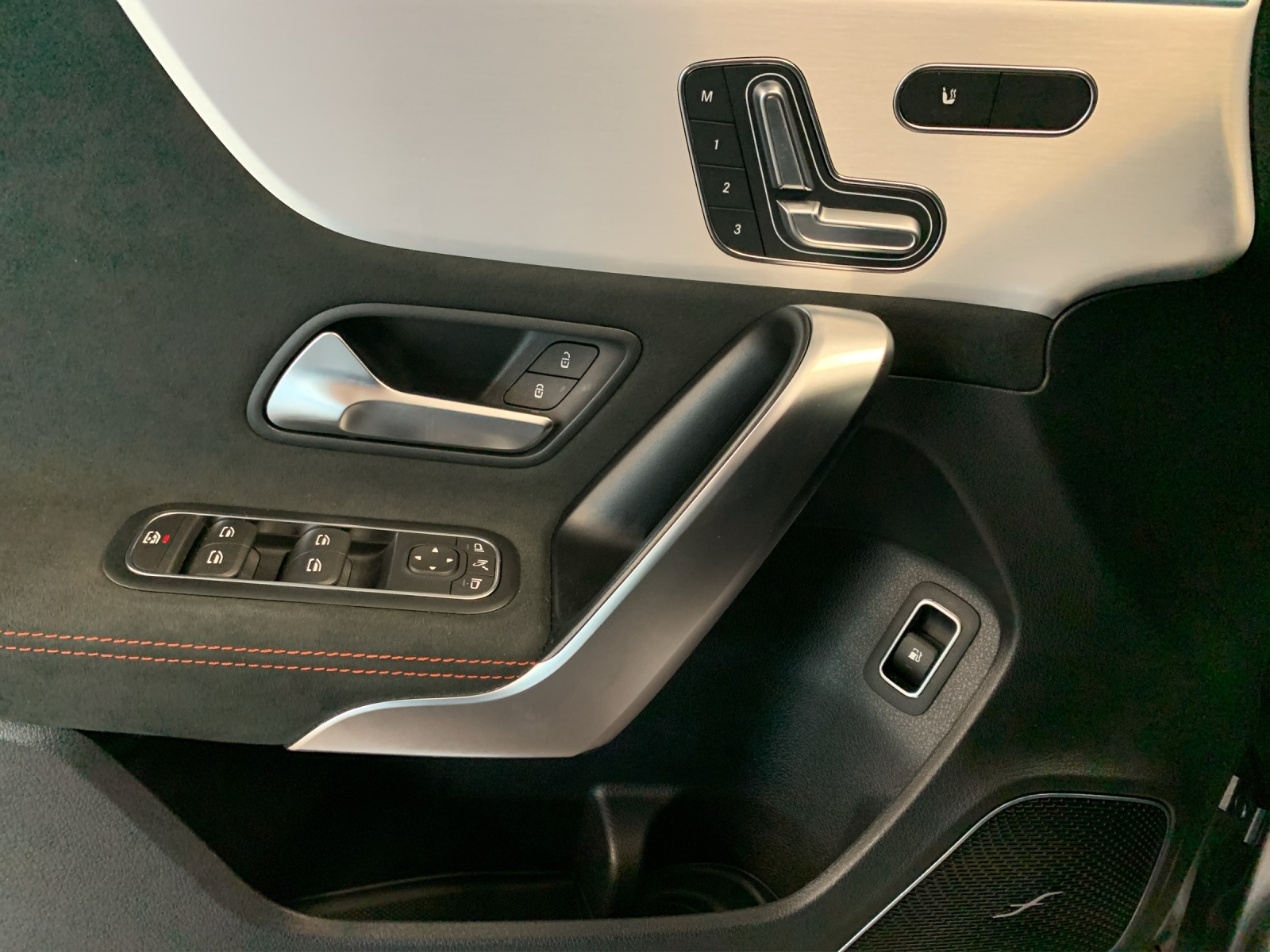 MERCEDES-BENZ A 250 e 8G-DCT-image-9