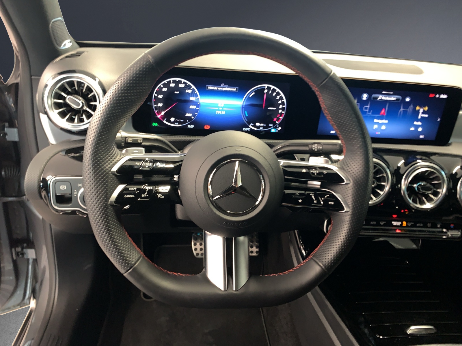 MERCEDES-BENZ A 250 e 8G-DCT-image-8