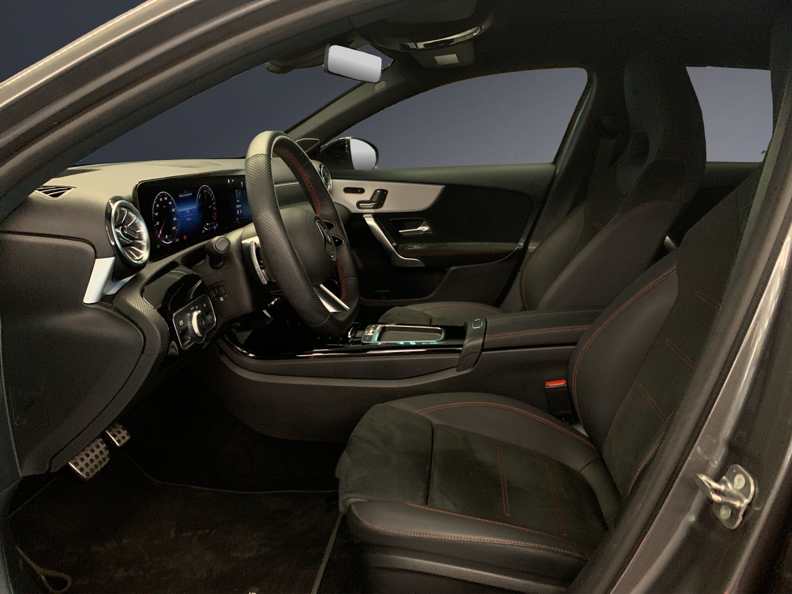 MERCEDES-BENZ A 250 e 8G-DCT-image-5