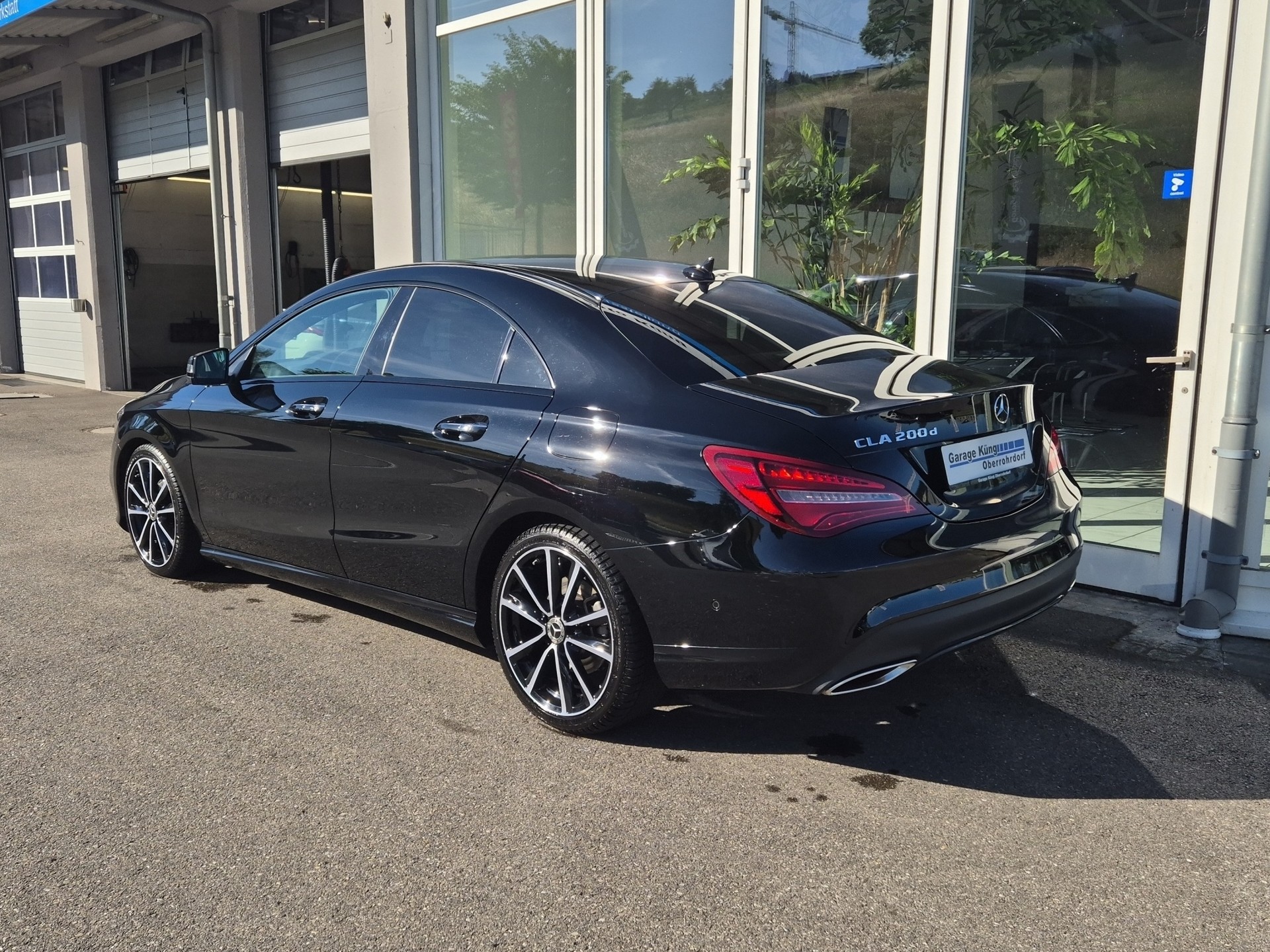 MERCEDES-BENZ CLA 200 d Night Star 7G-DCT-image-5