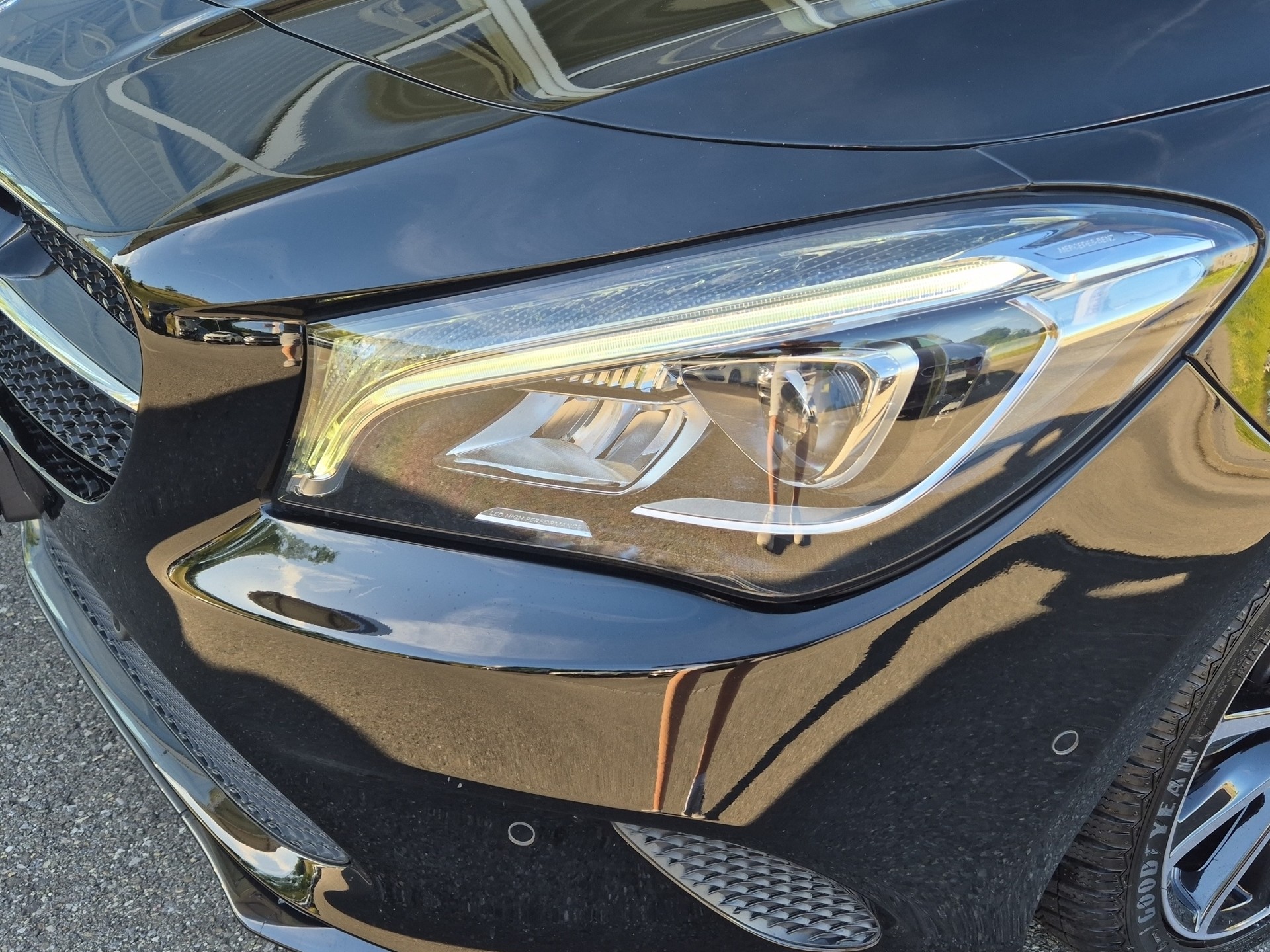 MERCEDES-BENZ CLA 200 d Night Star 7G-DCT-image-4