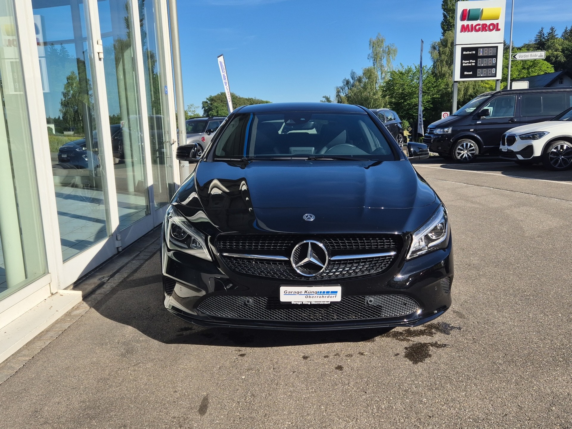 MERCEDES-BENZ CLA 200 d Night Star 7G-DCT-showroom-element-1