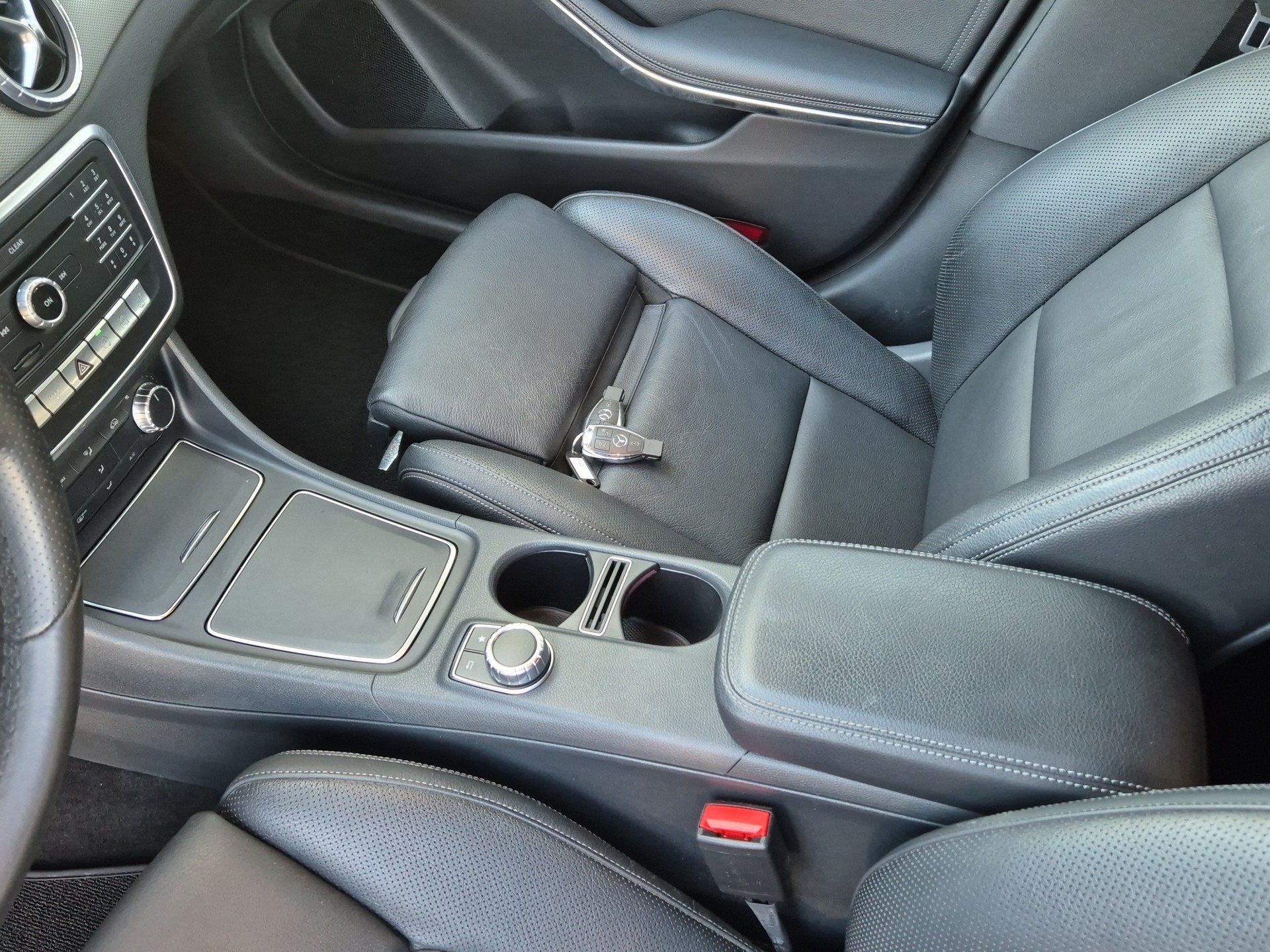 MERCEDES-BENZ CLA 200 d Night Star 7G-DCT-image-11