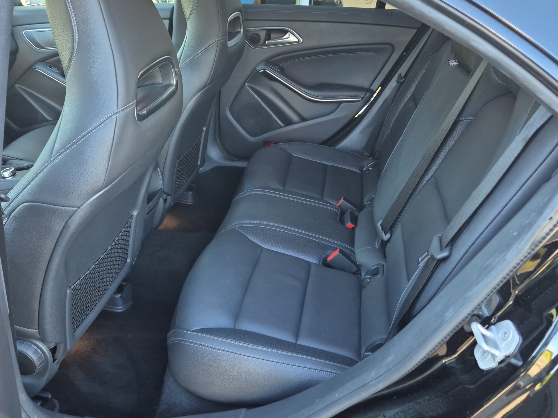 MERCEDES-BENZ CLA 200 d Night Star 7G-DCT-image-18