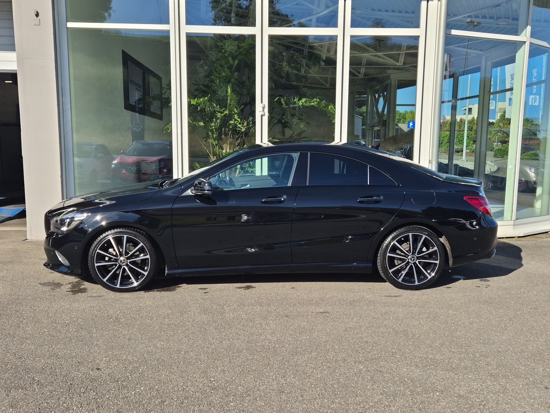 MERCEDES-BENZ CLA 200 d Night Star 7G-DCT-showroom-element-2