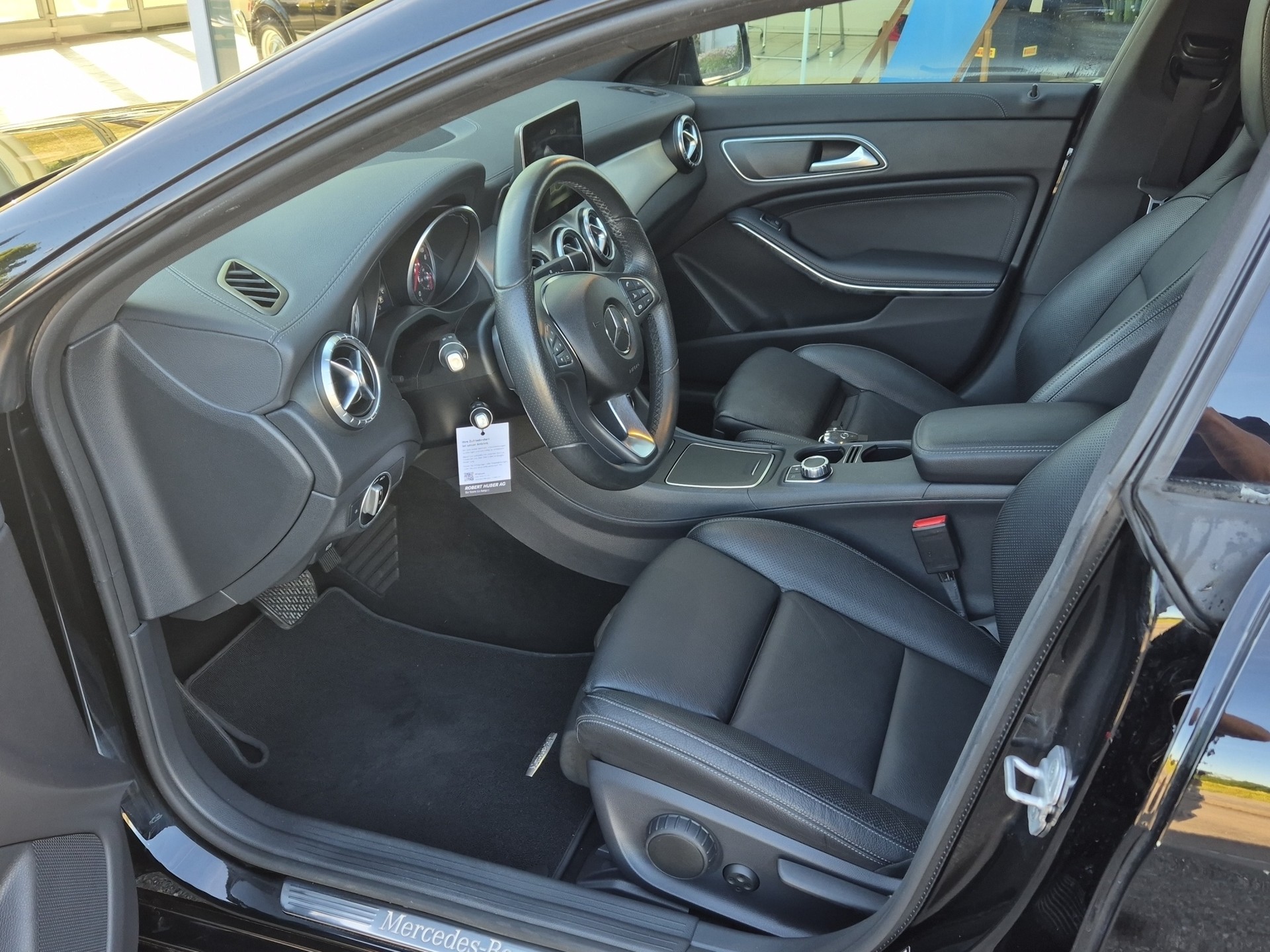 MERCEDES-BENZ CLA 200 d Night Star 7G-DCT-image-9