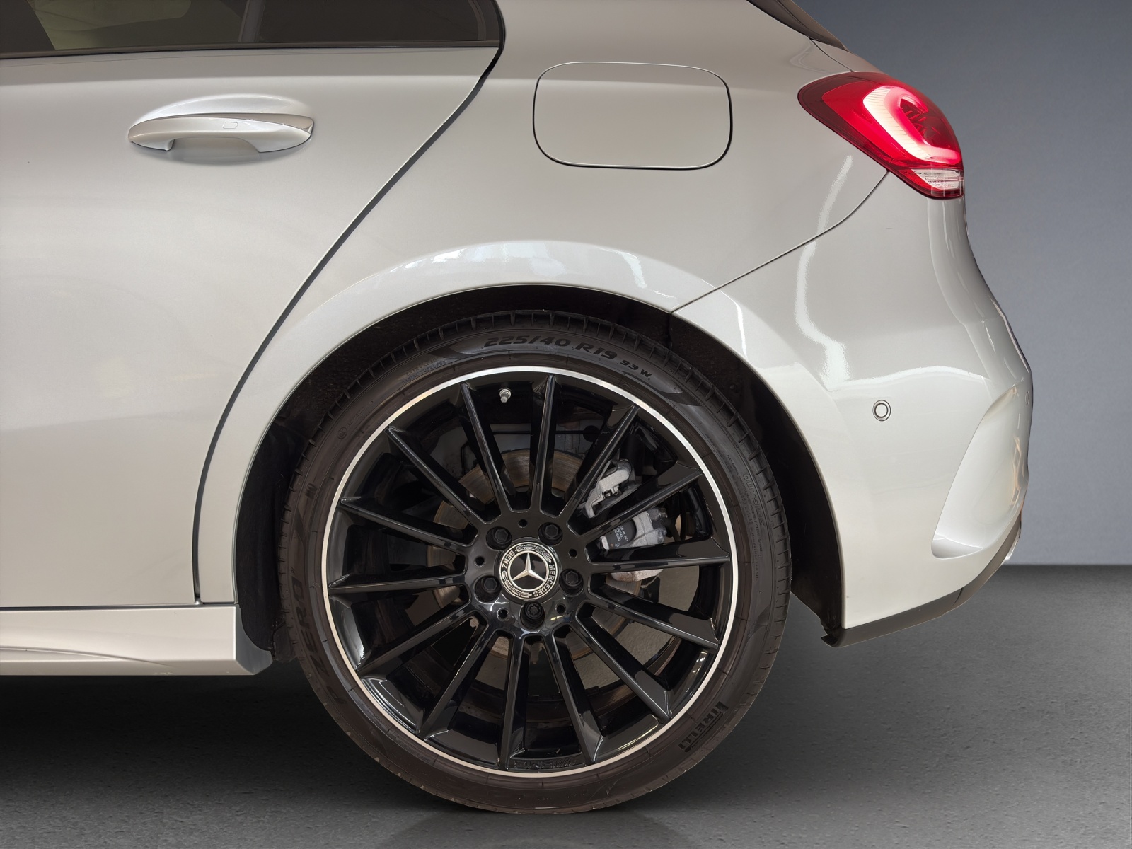 MERCEDES-BENZ A 250 AMG Line 4Matic-image-5