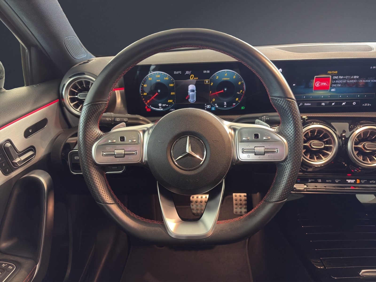 MERCEDES-BENZ A 250 AMG Line 4Matic-image-13