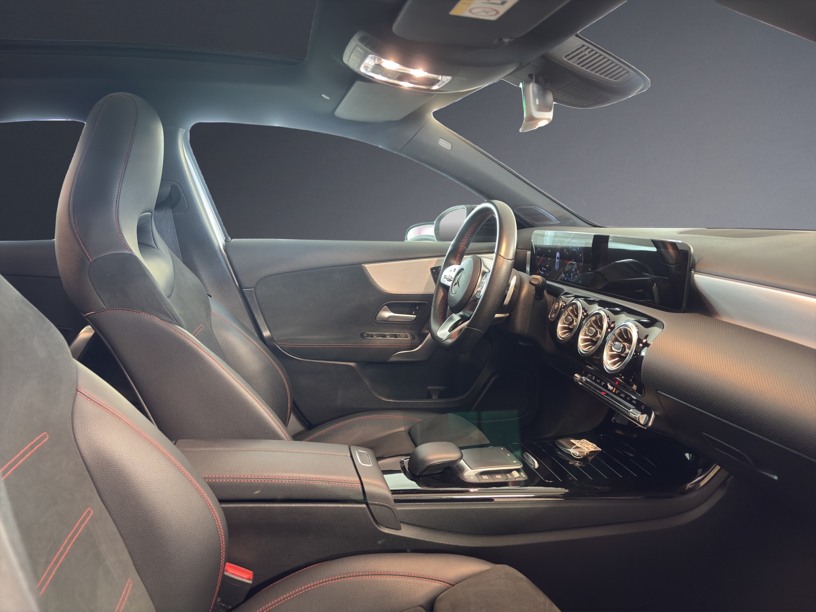 MERCEDES-BENZ A 250 AMG Line 4Matic-image-9