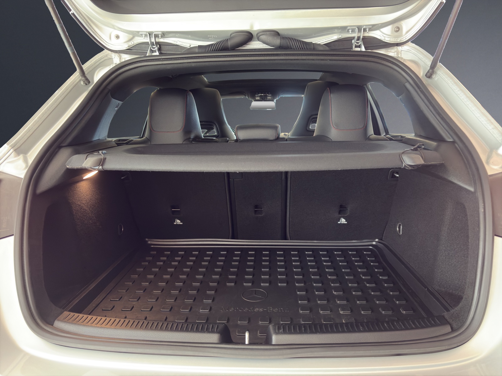 MERCEDES-BENZ A 250 AMG Line 4Matic-image-18