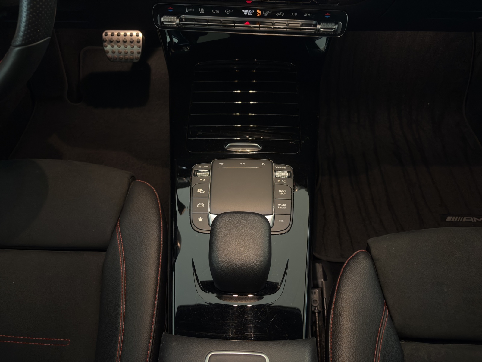 MERCEDES-BENZ A 250 AMG Line 4Matic-image-16