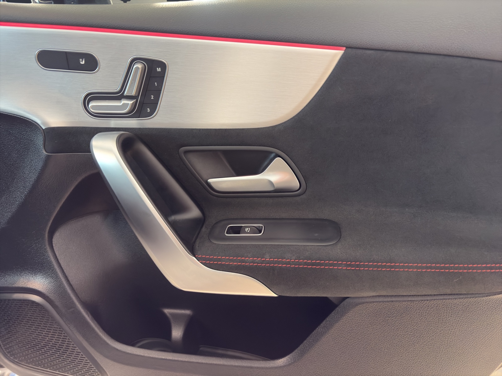 MERCEDES-BENZ A 250 AMG Line 4Matic-image-10
