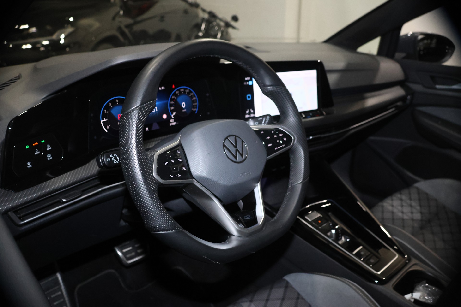 VW Golf VIII 1.5 eTSI Life DSG CH FAHRZEUG-image-6