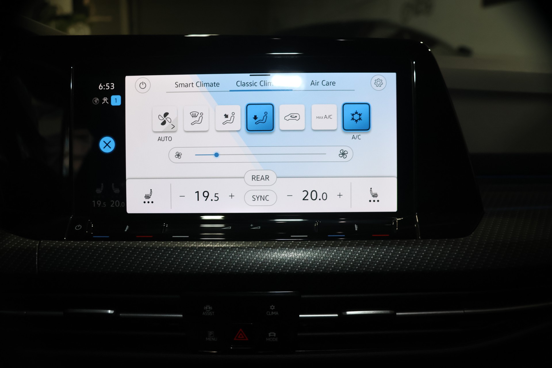 VW Golf VIII 1.5 eTSI Life DSG CH FAHRZEUG-image-12