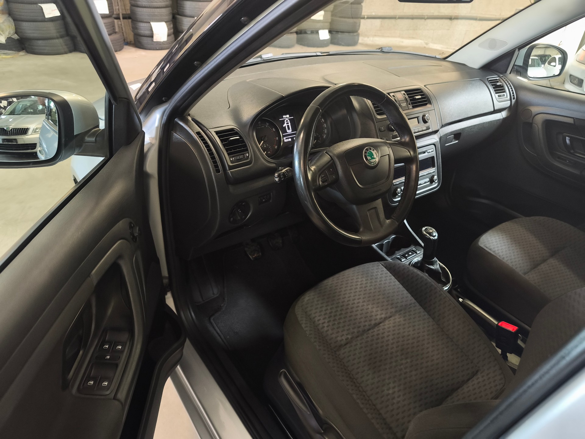 SKODA Fabia 1.2 TSI Ambiente-image-8
