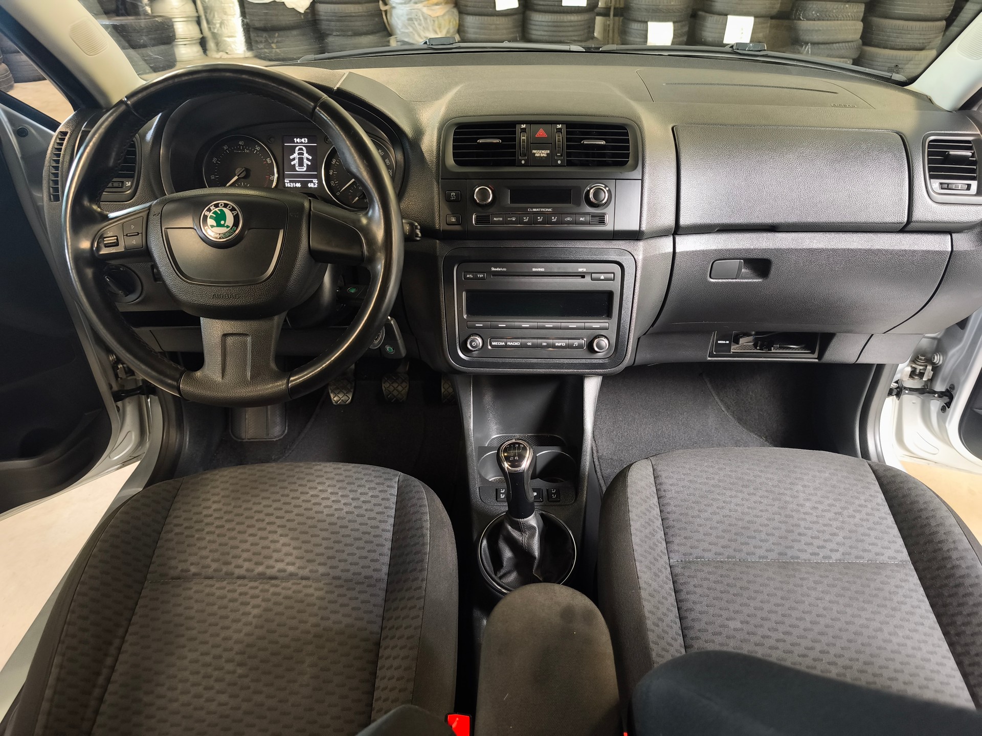 SKODA Fabia 1.2 TSI Ambiente-image-9