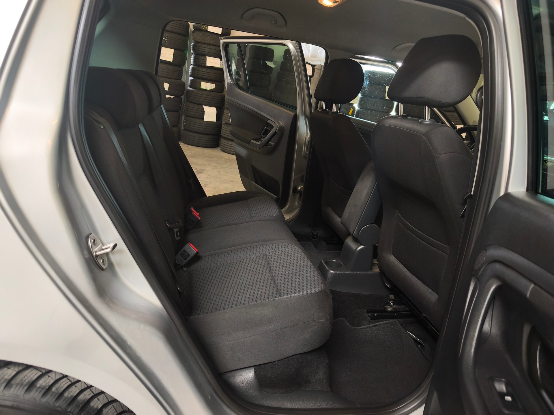 SKODA Fabia 1.2 TSI Ambiente-image-7