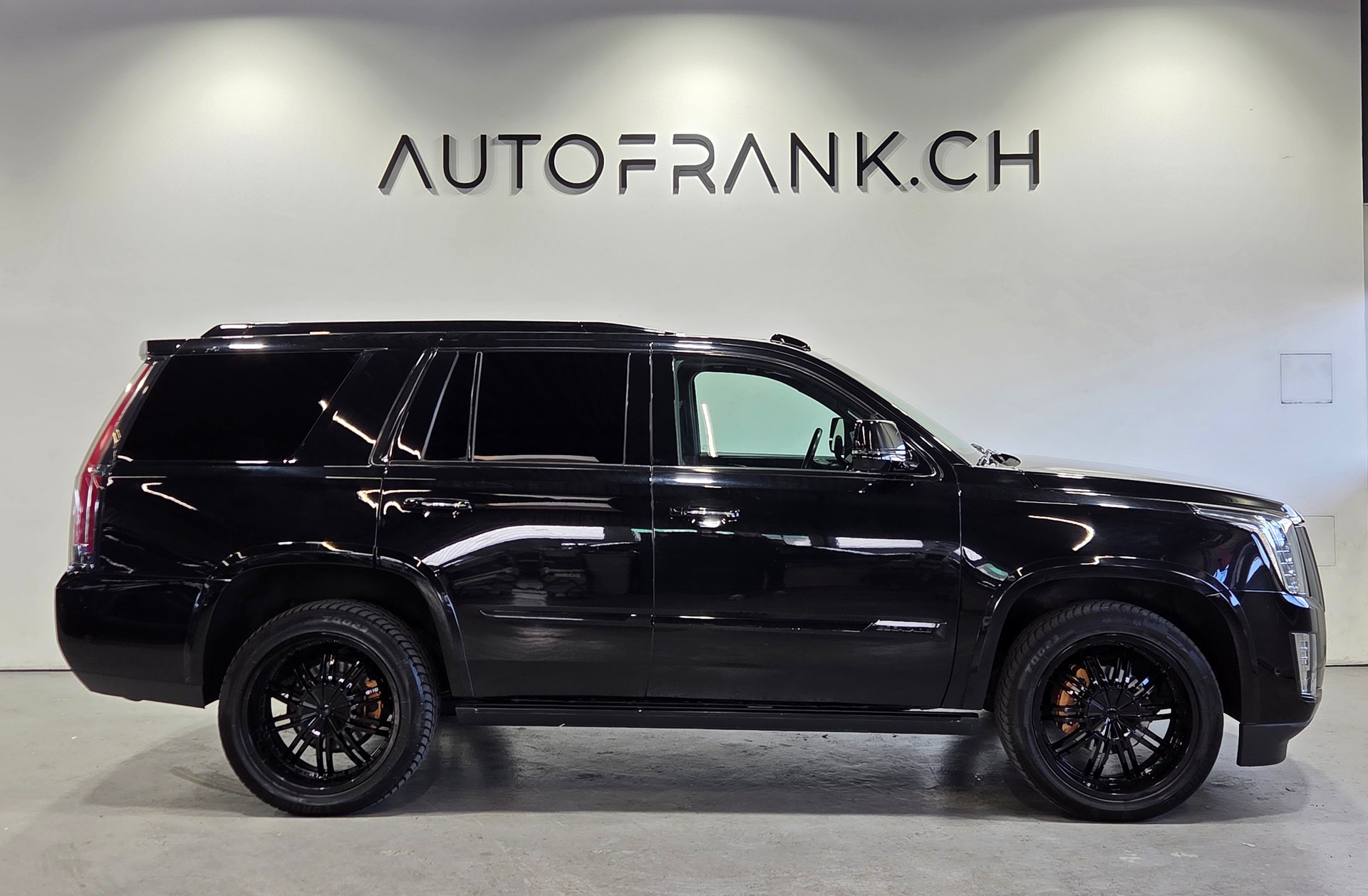 CADILLAC Escalade 6.2 V8 Platinum-showroom-element-1