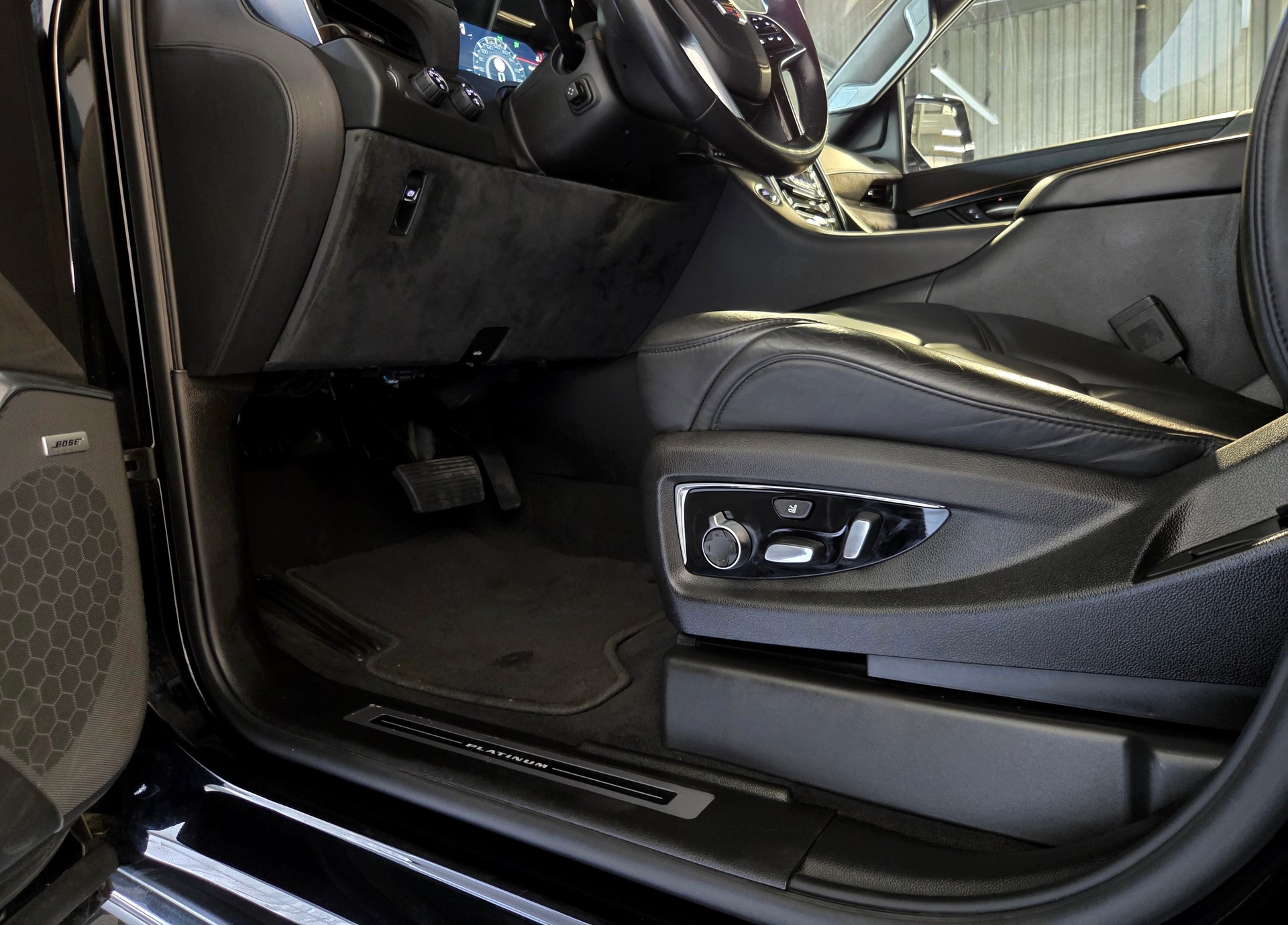 CADILLAC Escalade 6.2 V8 Platinum-image-19