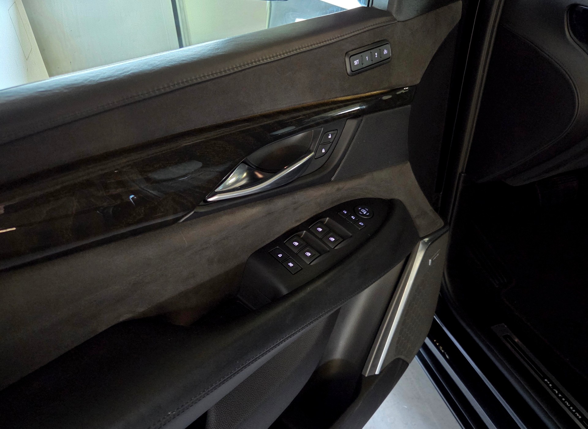 CADILLAC Escalade 6.2 V8 Platinum-image-24